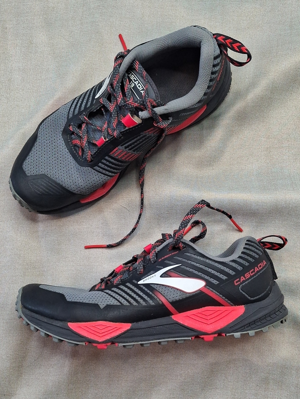 Brooks Cascadia 13 Women's Trail Running Shoes Size 7 B Gray Red